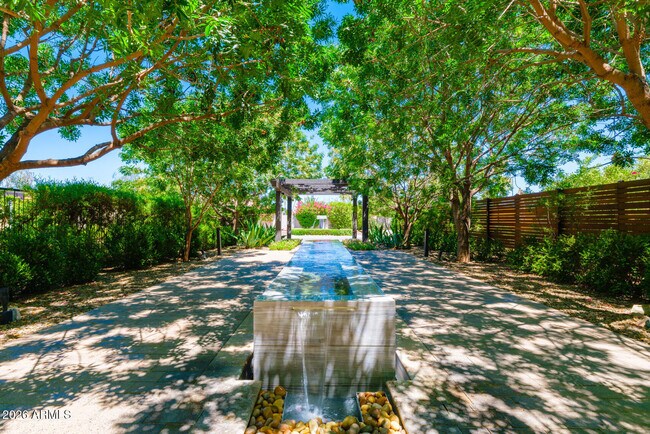 Foto del edificio - 6166 N Scottsdale Rd
