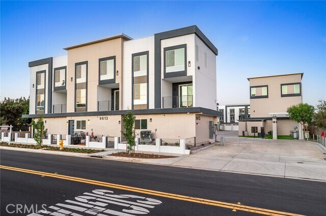 Foto del edificio - 9613 Juniper Ave