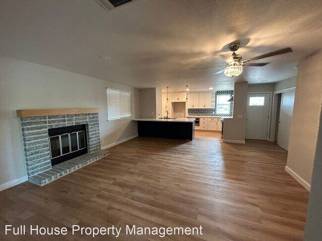 Building Photo - 3 br, 3 bath House - 1031 Greenfield