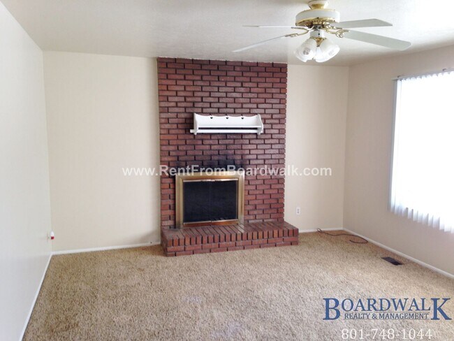 Building Photo - Great 5 Bed Now Available in Riverton