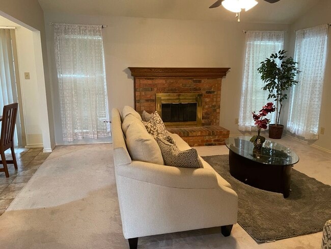 Building Photo - 1417 Quail Crest Dr