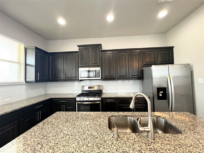 Building Photo - 2101 Dillon Pond Ln