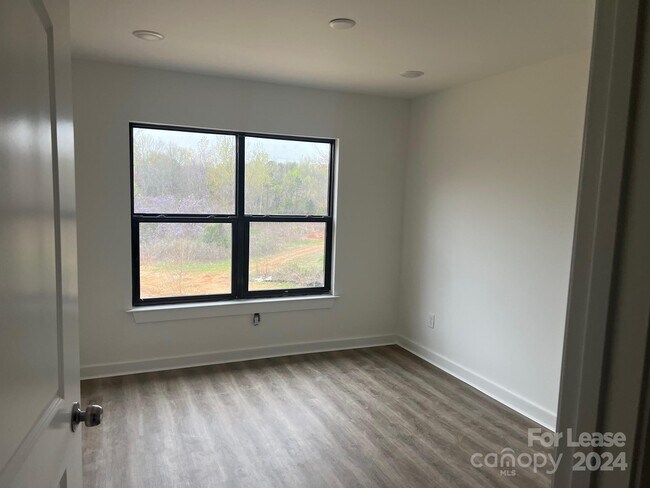 Foto del edificio - 2830 Watauga Ave