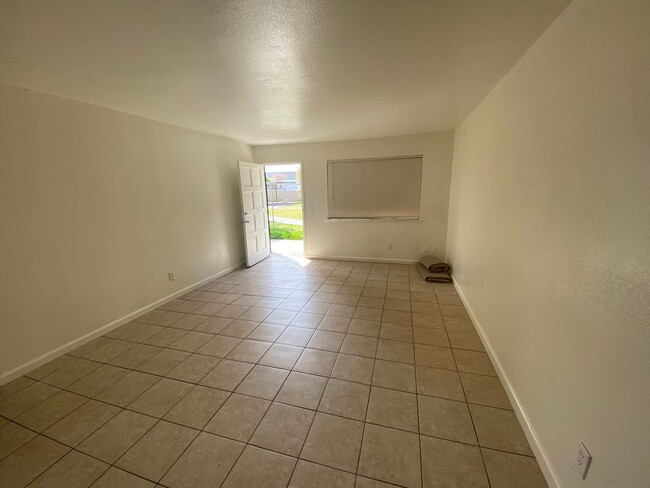 Building Photo - 128 N Yosemite Ave