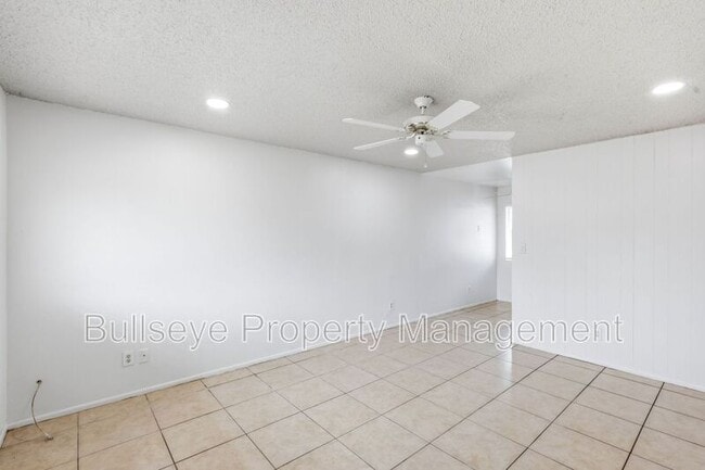 Building Photo - 2245 W Glenrosa Ave