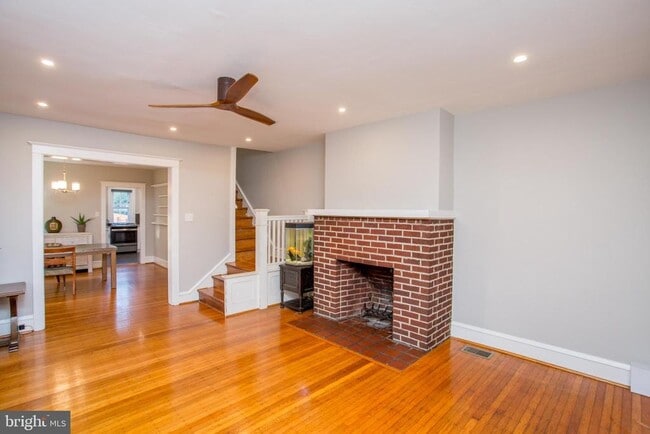 Building Photo - 501 E Mt Airy Ave