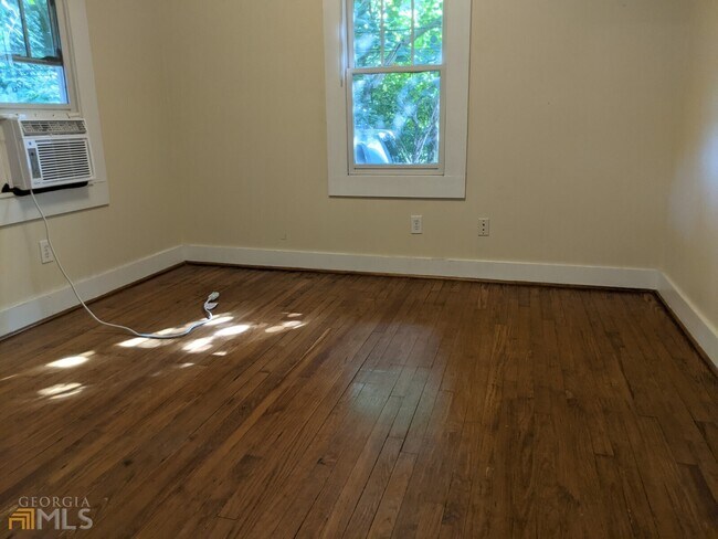 Building Photo - 300 Ridgewood Ave