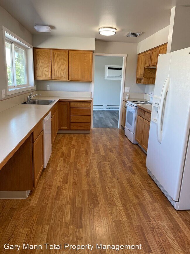 Building Photo - 3 br, 2 bath House - 509 Castle Dr.