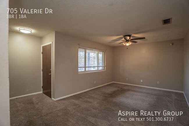 Building Photo - 705 Valerie Dr