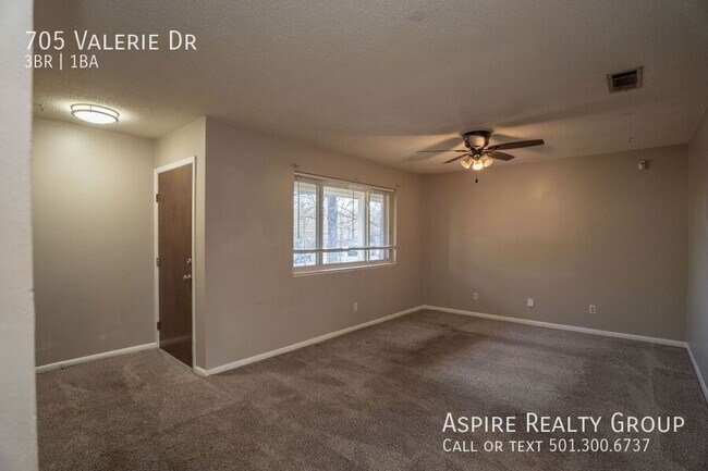 Foto del edificio - 705 Valerie Dr