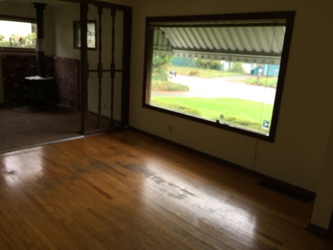 Foto del edificio - 3714 E 8th St