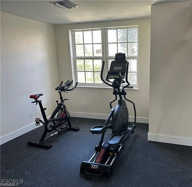 Foto del edificio - 15901 Pointe Cir