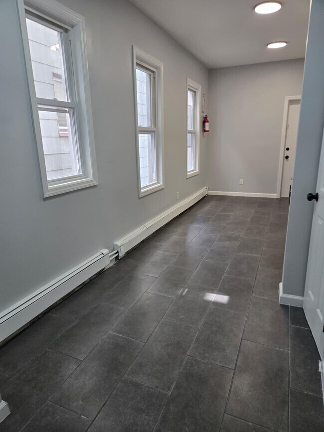 Building Photo - 142 JOHNSON Ave