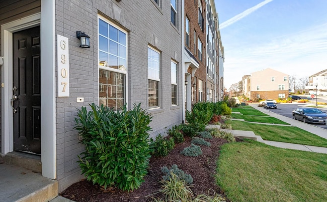 Photo - 6907 Stoddert Ln Townhome