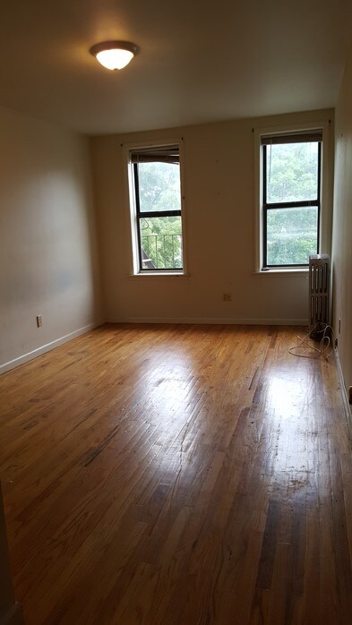 Primary Photo - 2758 Holland Ave