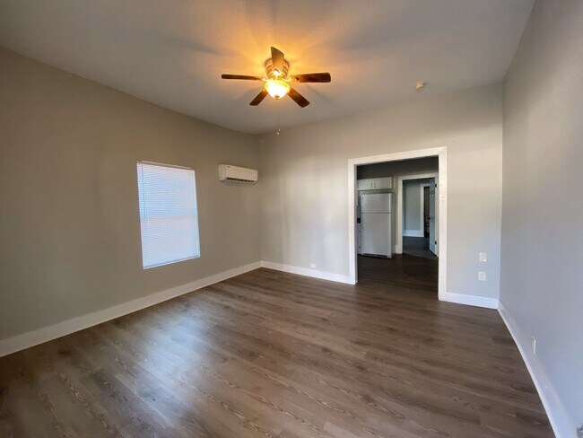 Building Photo - 817 W Matthews A &amp; B