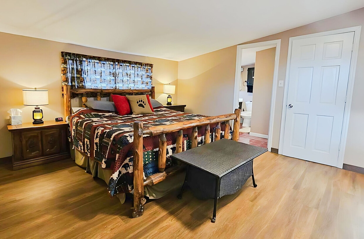 Foto principal - 425 Hemlock Ln