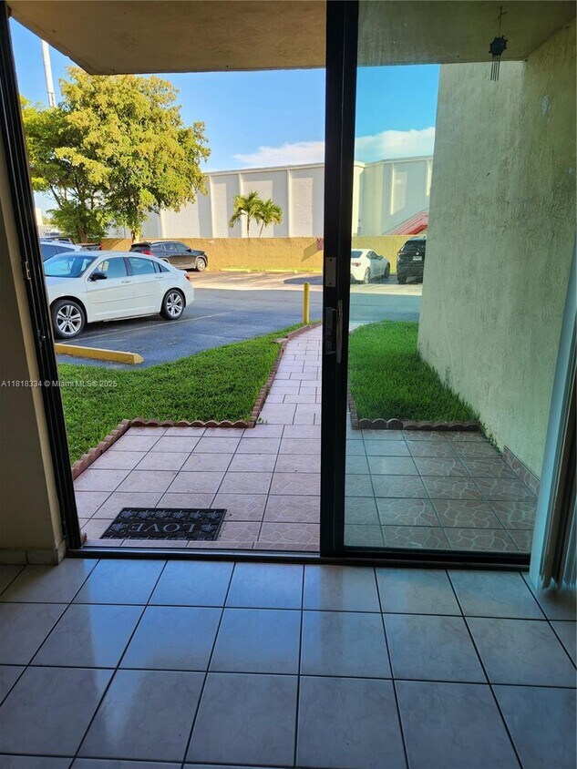 Foto principal - 2055 SW 122nd Ave