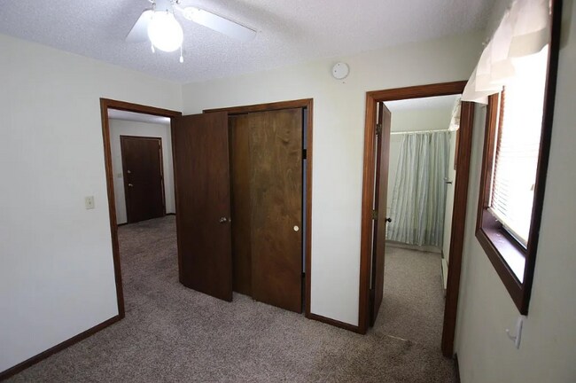 Building Photo - 430 Skyline Dr