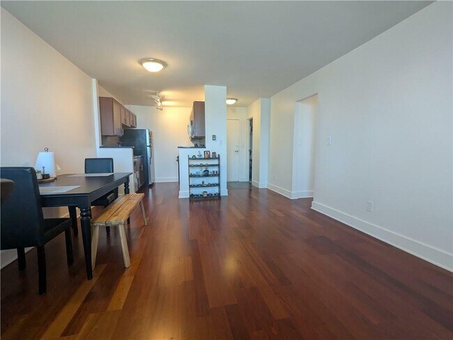 Foto del edificio - 600 E 8th St