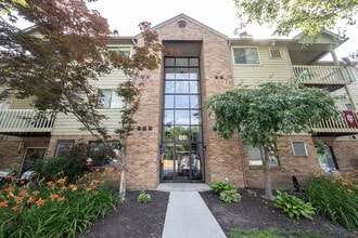 Building Photo - 4291 Village Pkwy Cir W