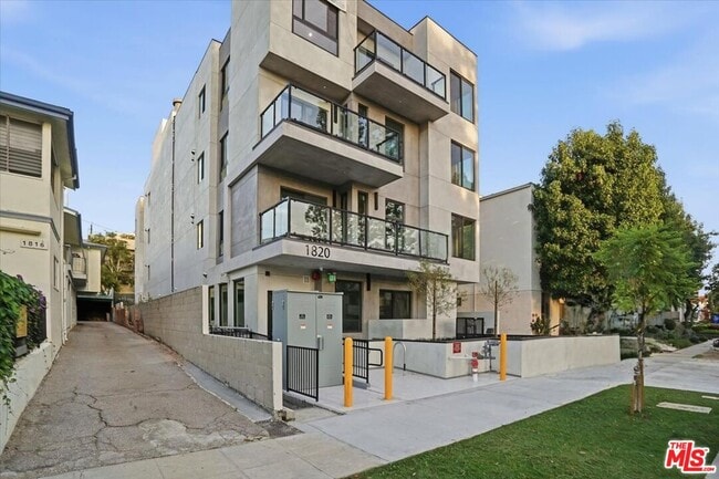 Building Photo - 1820 Prosser Ave