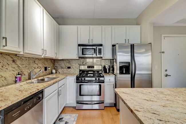 Kitchen - 909 W Washington Blvd