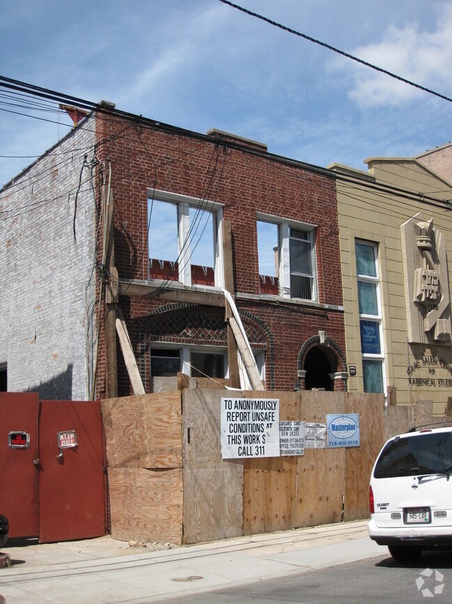 Building Photo - 1918 E 8th St