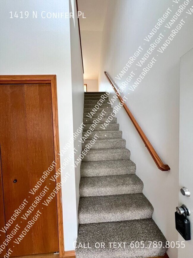 Foto del edificio - 1419 N Conifer Pl