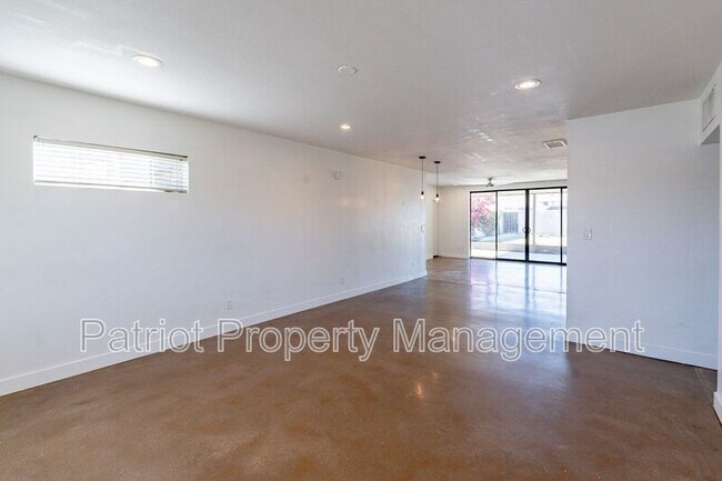 Foto del edificio - 3922 E Fairmount Ave
