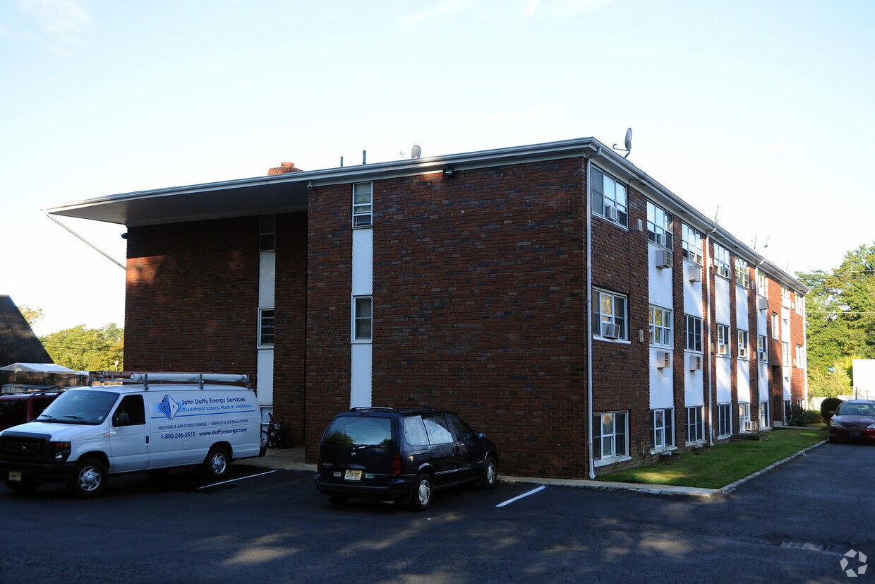 Building Exterior - Birchwood Gardens