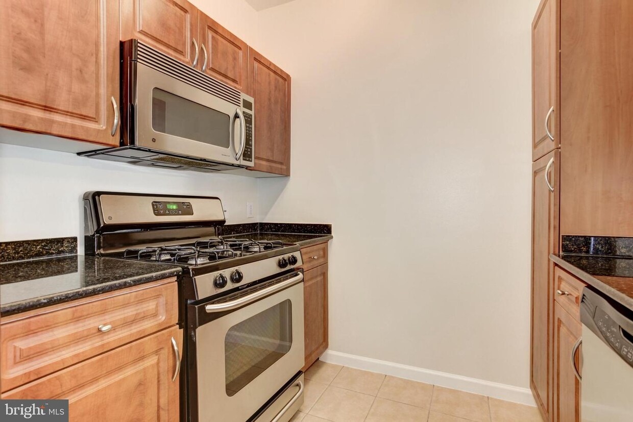Primary Photo - 12957 Centre Park Cir
