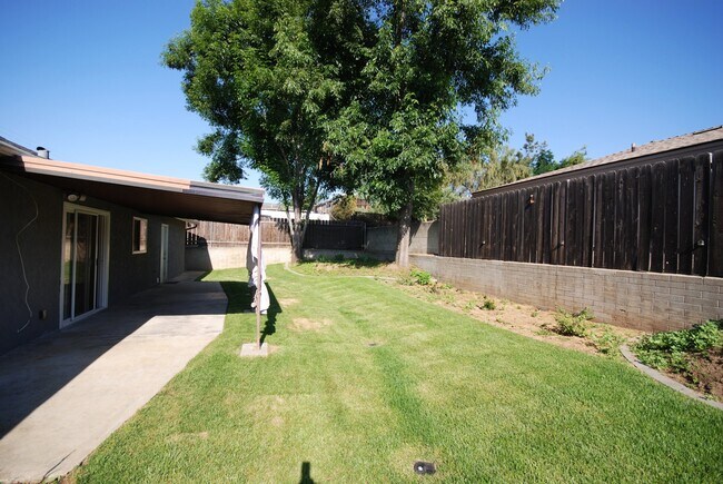 Building Photo - 1682 Jasmine St