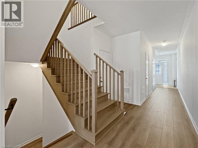 Building Photo - 82 Gledhill Crescent