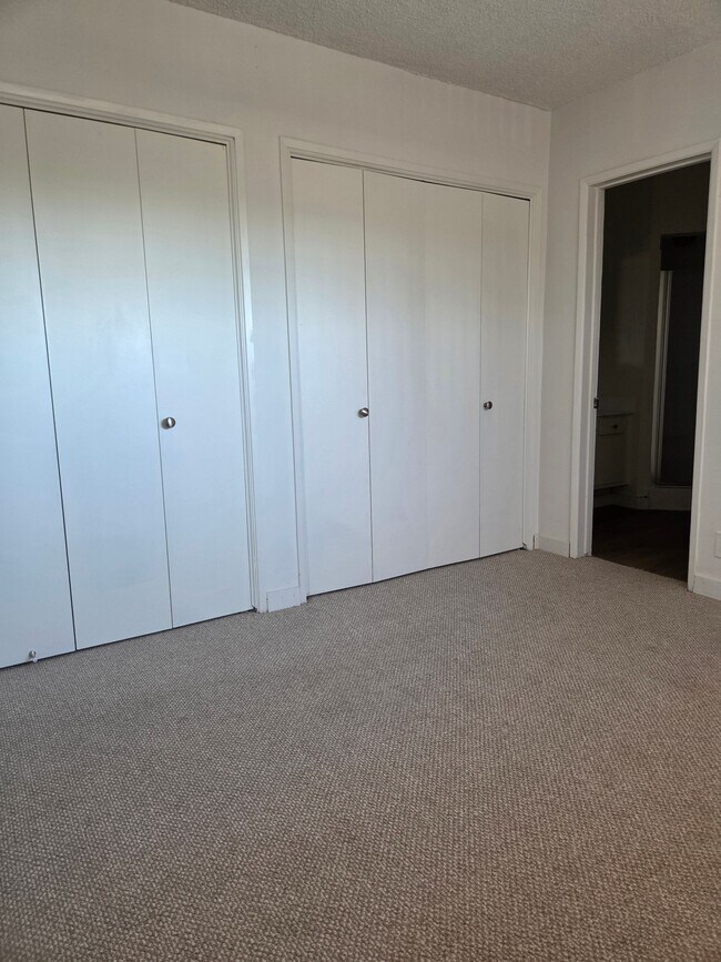 Building Photo - 14335 Burbank Blvd