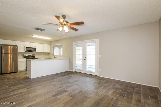 Foto del edificio - 17833 N 49th Ave
