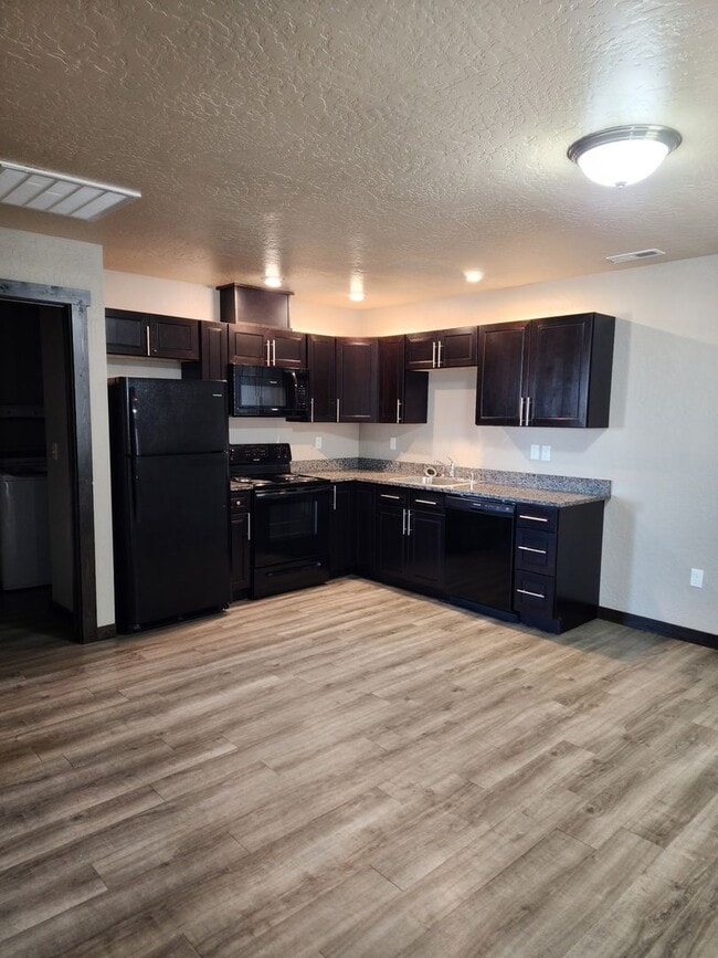 Building Photo - 13824 W Bergen Dr