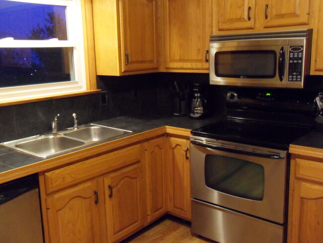 Building Photo - 2661 Penbrook Ln