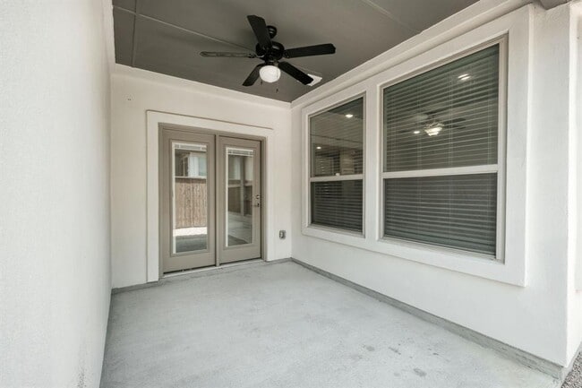 Building Photo - 438 Parkline Dr