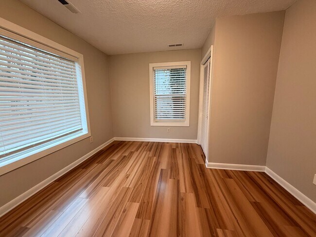 Building Photo - 3 Bed 2 Bath in Hapeville!