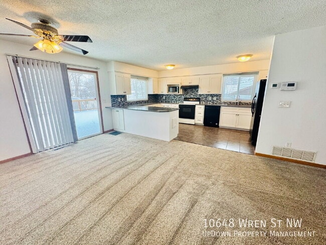 Foto del edificio - 10648 Wren St NW