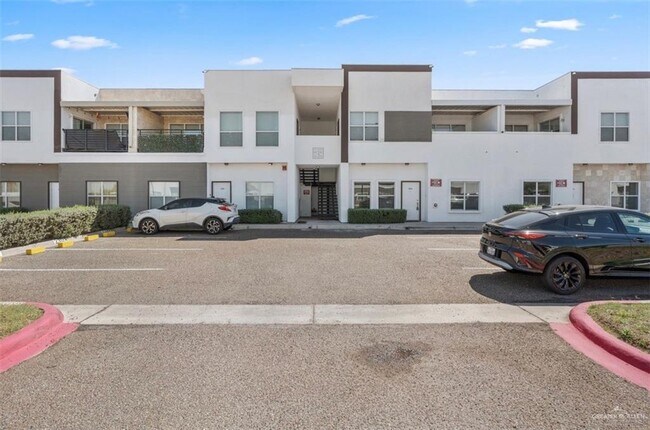 Foto del edificio - 12 Colbath Ave