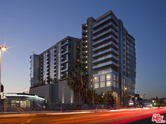 Building Photo - 5440 Tujunga Ave