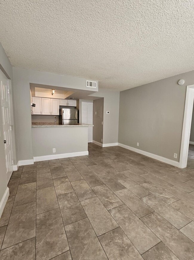 Building Photo - 700 Executive Center Dr