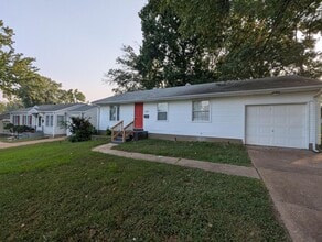 Building Photo - 1039 Addison Dr