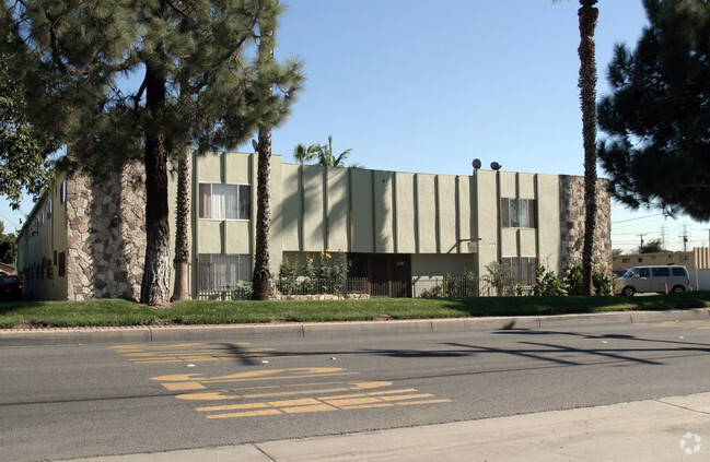 Building Photo - Orange Plaza