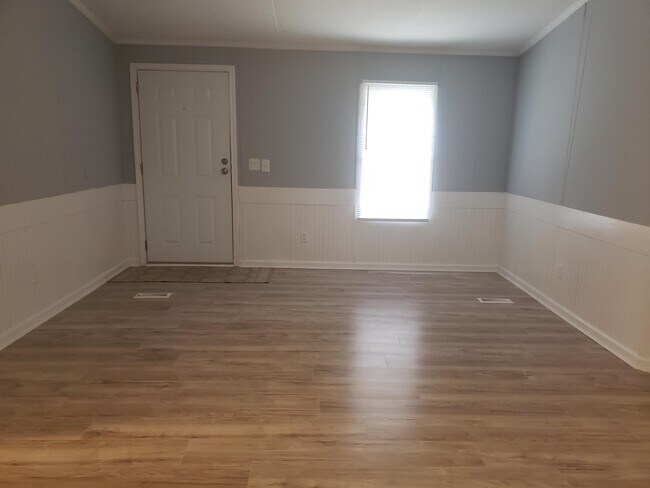 Building Photo - 1654 Jersey Dr