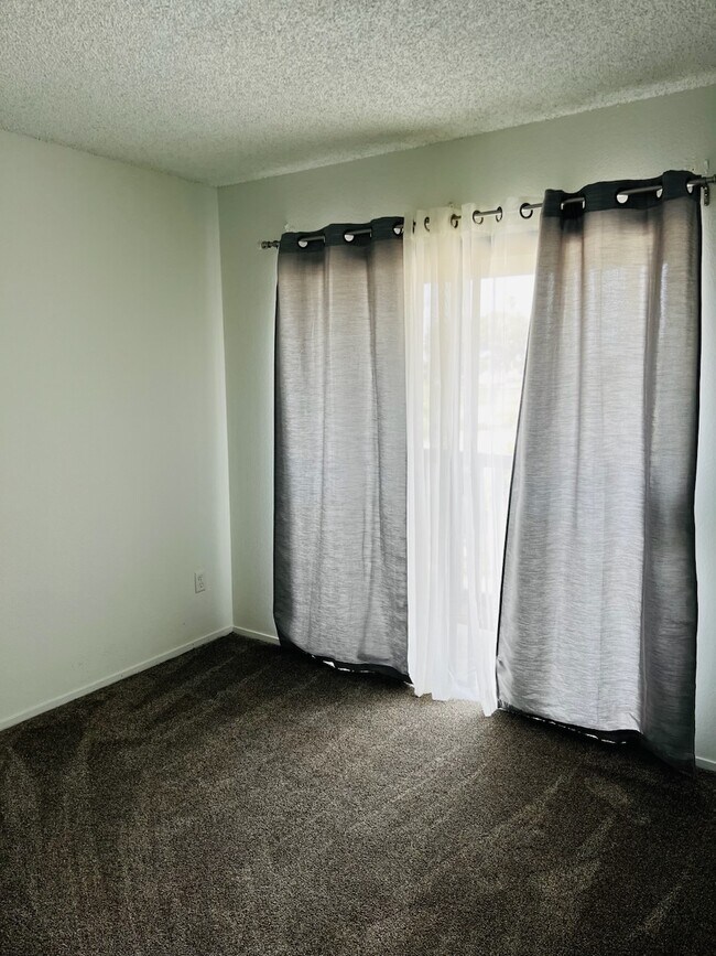 Foto del edificio - 1213 W Cypress Ave