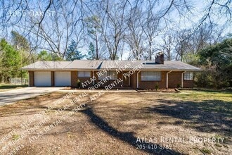 Building Photo - 1055 Oak St