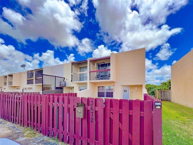 Foto del edificio - 3672 SW 59th Ave